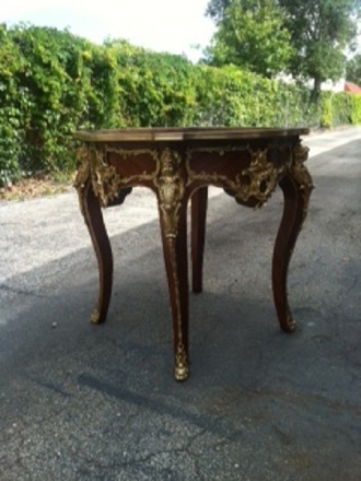 Antique french round table
repaired and restored as original as possible
Polished brass hardware